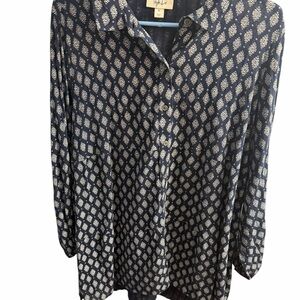 Women’s Style and Co. plus size 2X navy and white designed blouse!